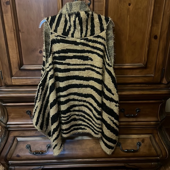 Zebra Print Women's Sweater - Picture 5 of 8